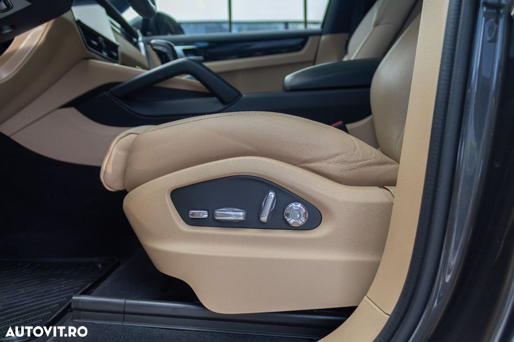 Porsche Cayenne - 19