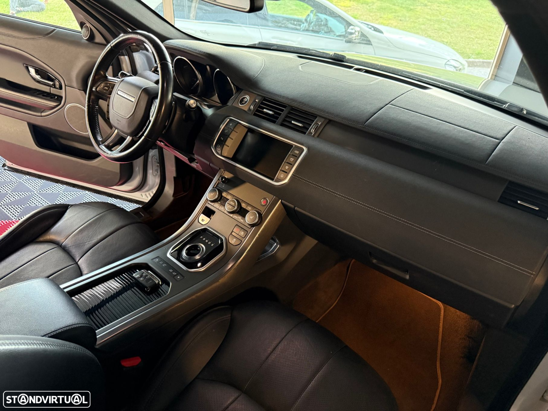 Land Rover Range Rover Evoque 2.0 TD4 SE Dynamic Auto - 38