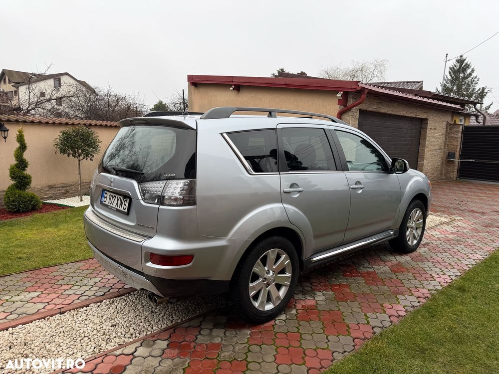 Mitsubishi Outlander - 8