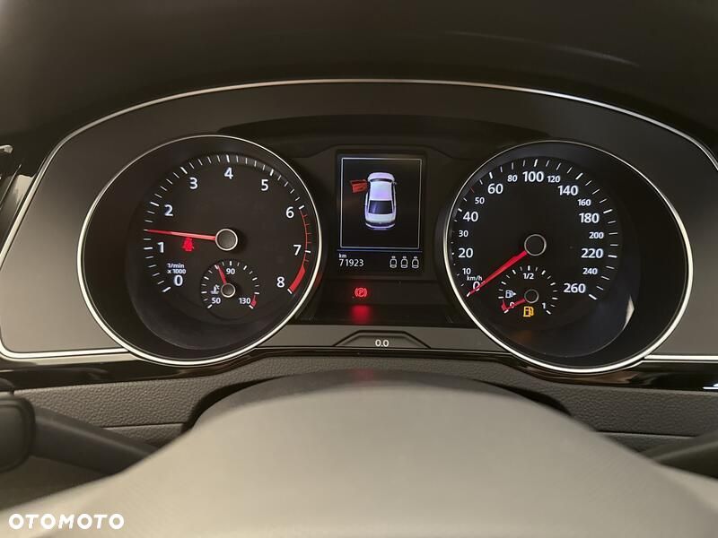Volkswagen Passat - 14
