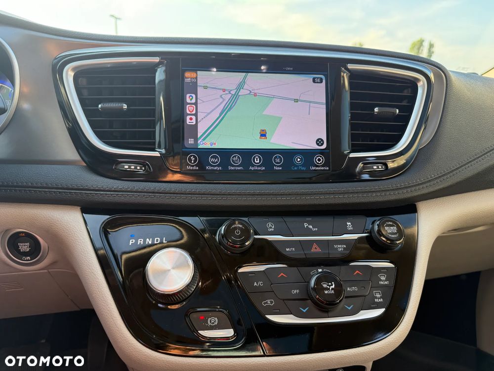 Chrysler Pacifica - 8