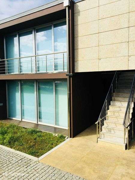 Arrendamento de apartamento T2 na Avenida Forte do Cão