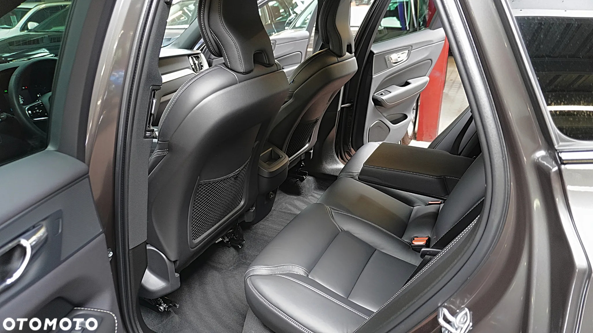 Volvo XC 60 T4 R-Design - 17