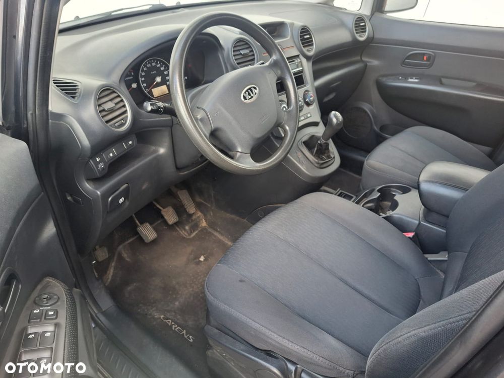 Kia Carens 2.0 EX - 18