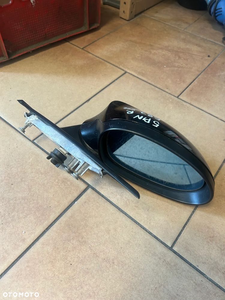 LUSTERKO BMW E87 PRAWE 5PIN EUROPA