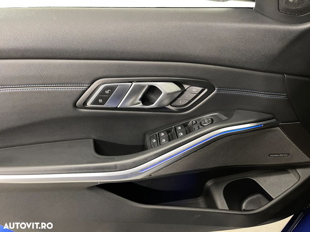 BMW Seria 3 330i AT M Sport - 32