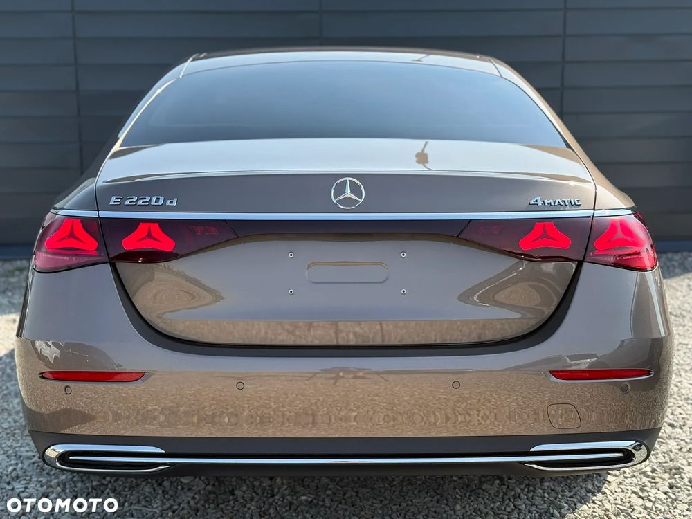 Mercedes-Benz Klasa E 220 d mHEV 4-Matic Avantgarde 9G-Tronic - 6