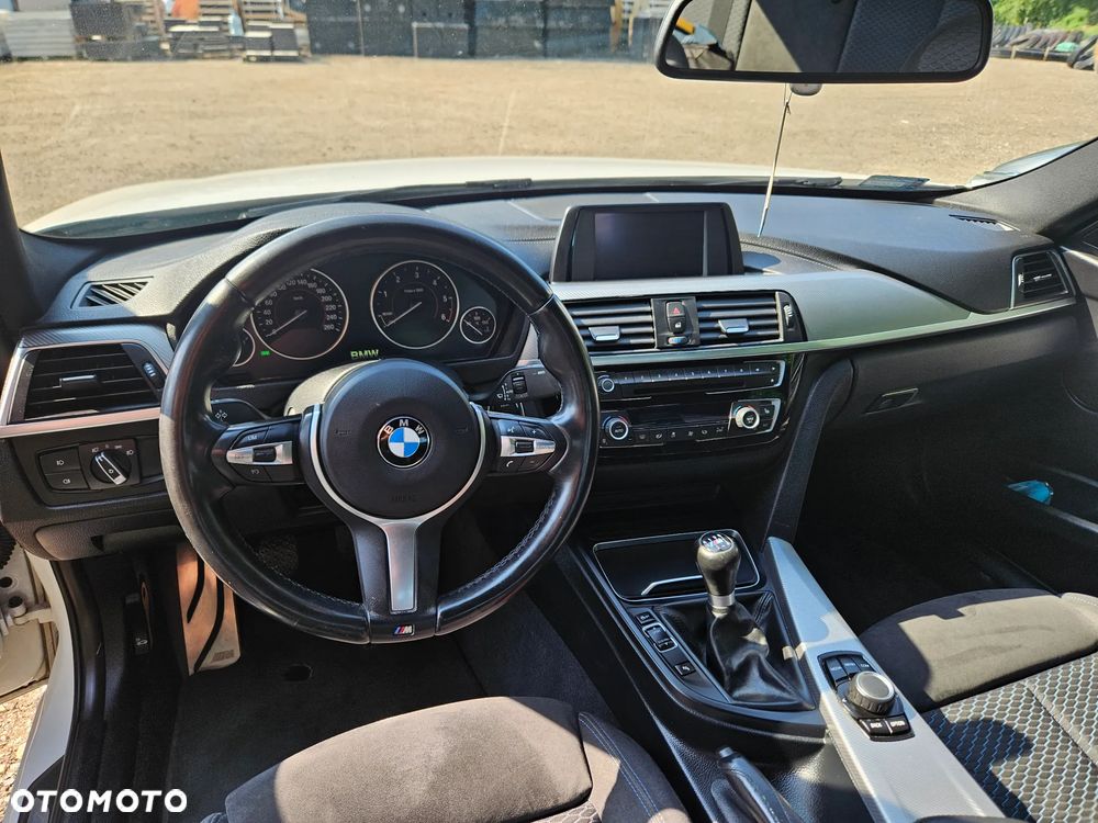 BMW Seria 3 320d M Sport - 8