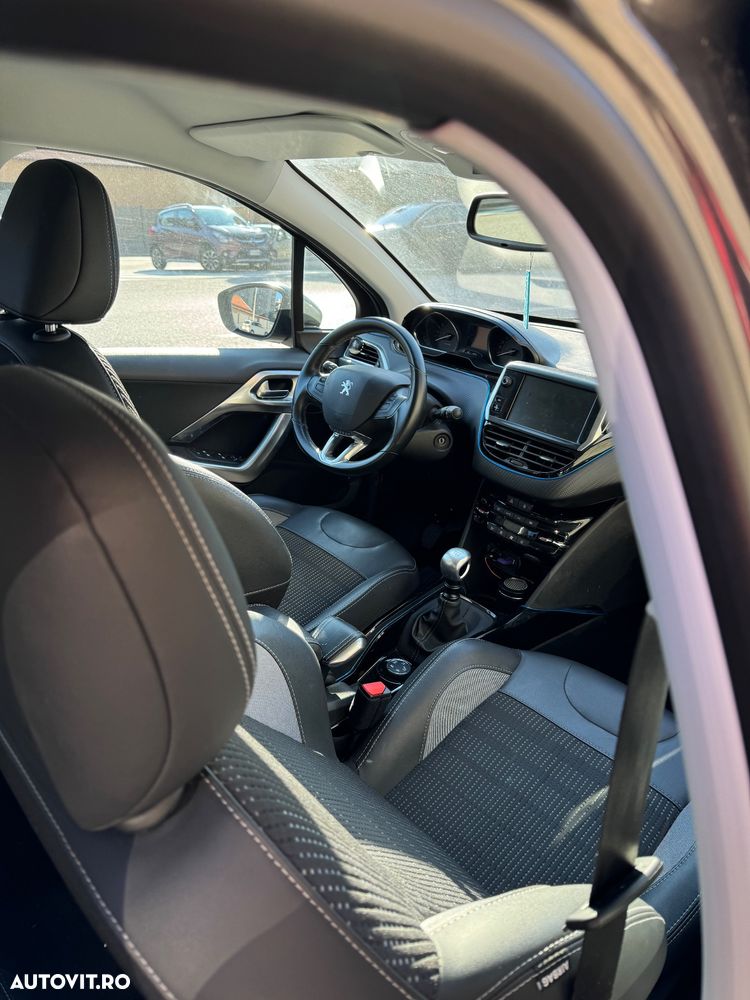 Peugeot 2008 1.2 PureTech Turbo S&S Allure - 26