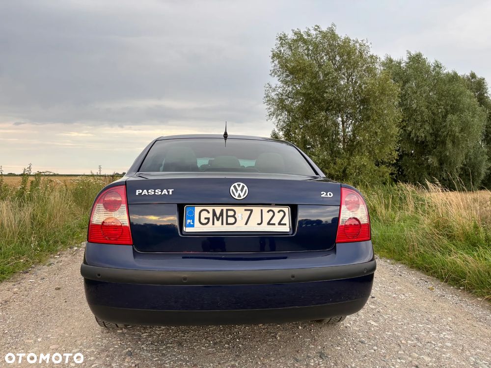 Volkswagen Passat - 4