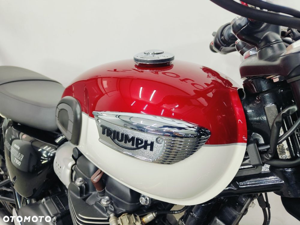 Triumph Bonneville - 6
