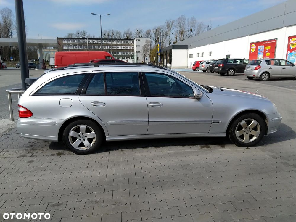 Mercedes-Benz E-Class 2005 photo 3