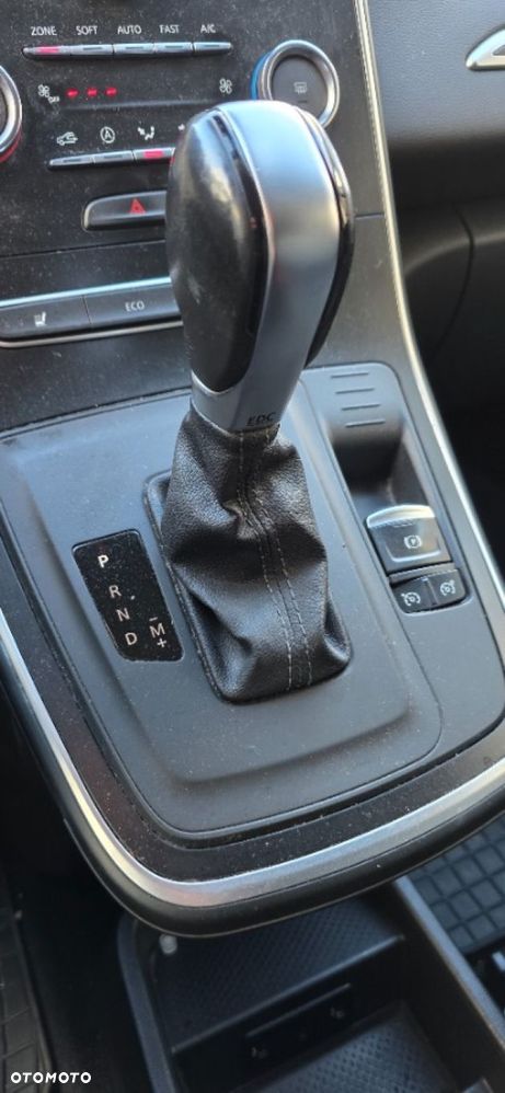 Renault Grand Scenic - 16