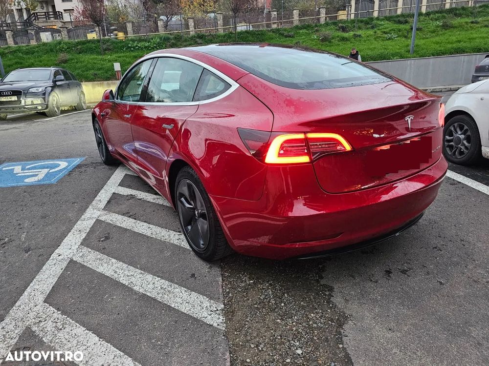 Tesla Model 3 - 8