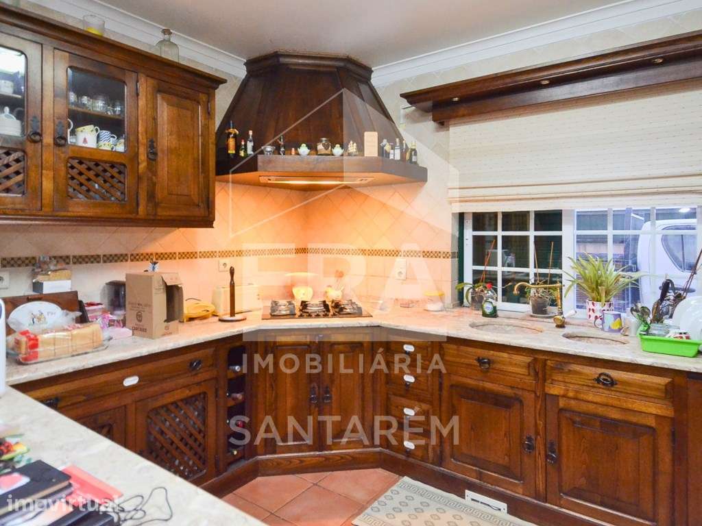 Moradia V4 com excelente localização em Santarém - Grande imagem: 4/15