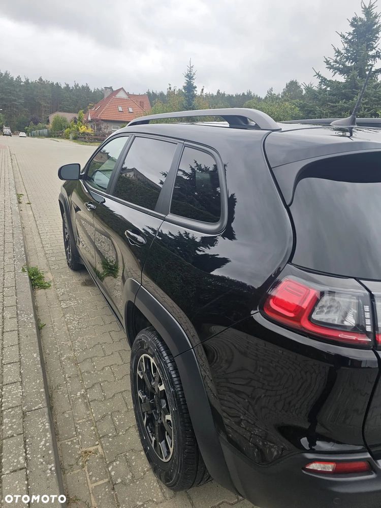 Jeep Cherokee - 4