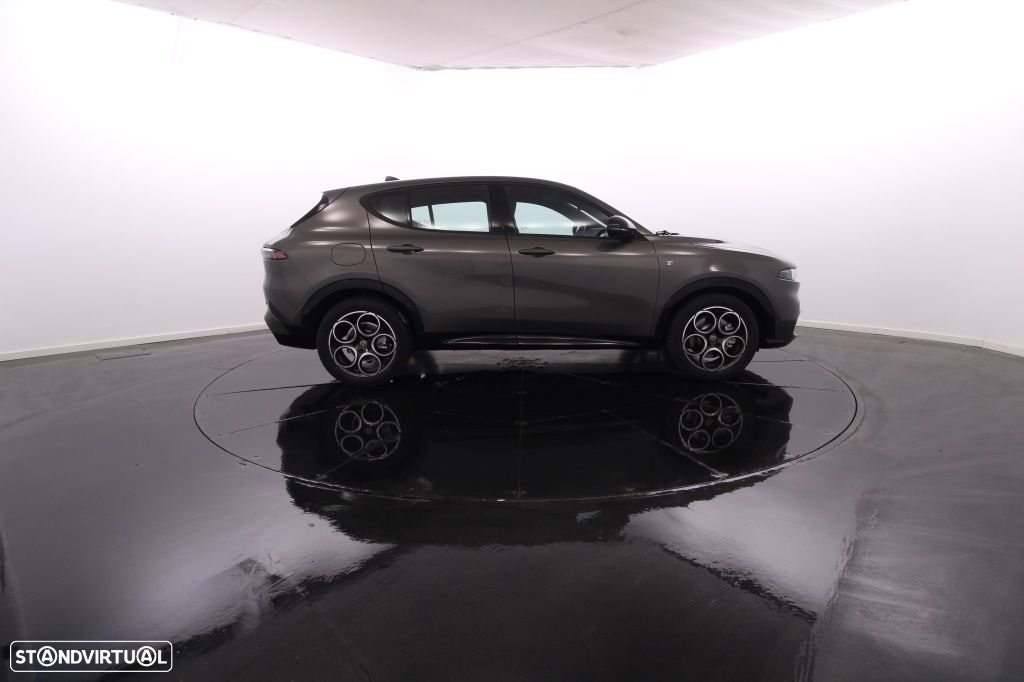 Alfa Romeo Tonale 1.5 Hybrid Veloce - 9