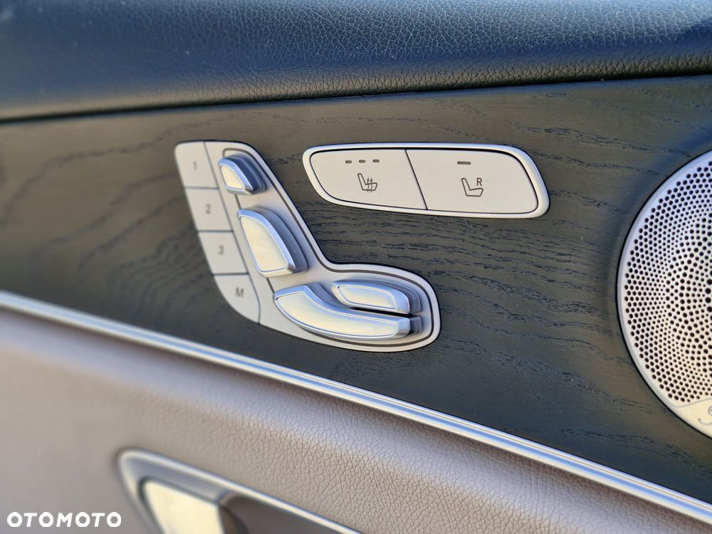 Mercedes-Benz Klasa E 220 d 4-Matic 9G-TRONIC - 34