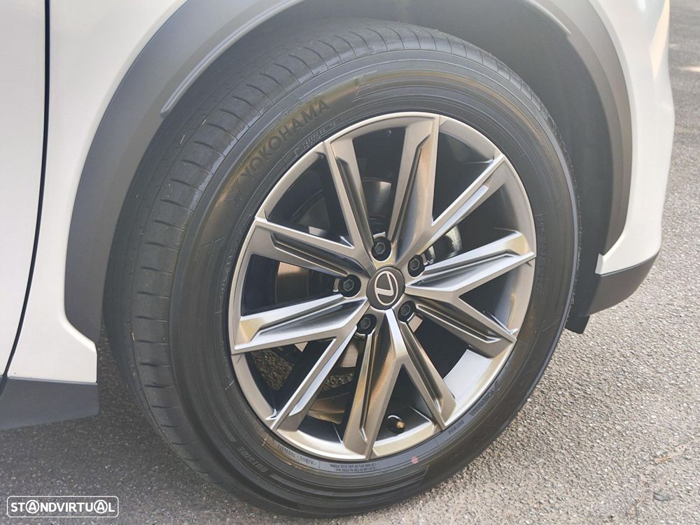 Lexus LBX Elegant - 19