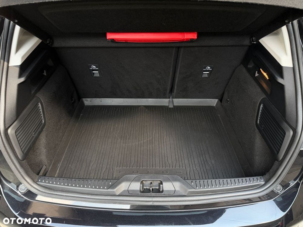 Ford Focus 1.0 EcoBoost Hybrid ACTIVE X - 36