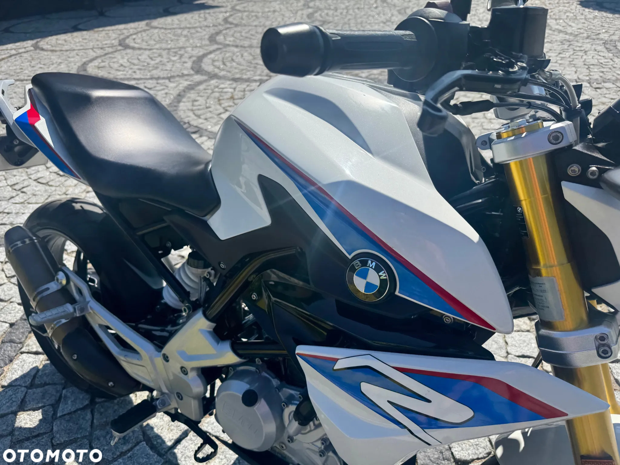 BMW G - 12