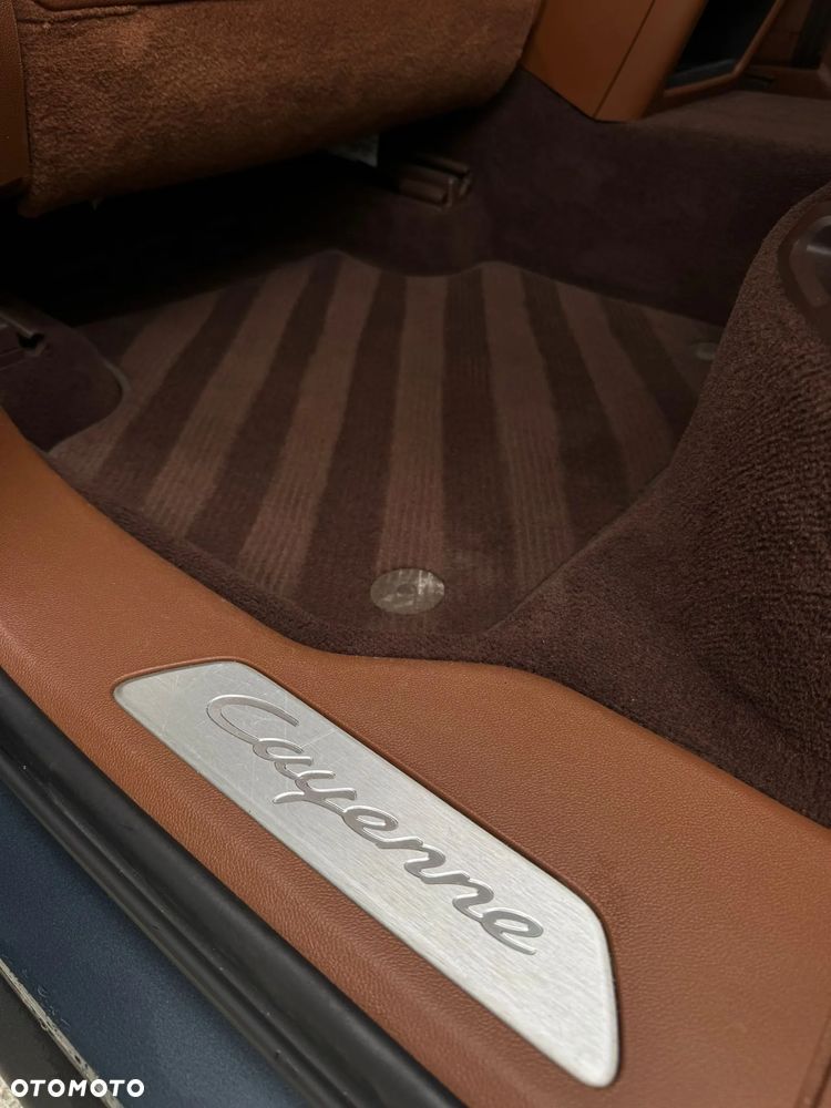 Porsche Cayenne Standard - 21