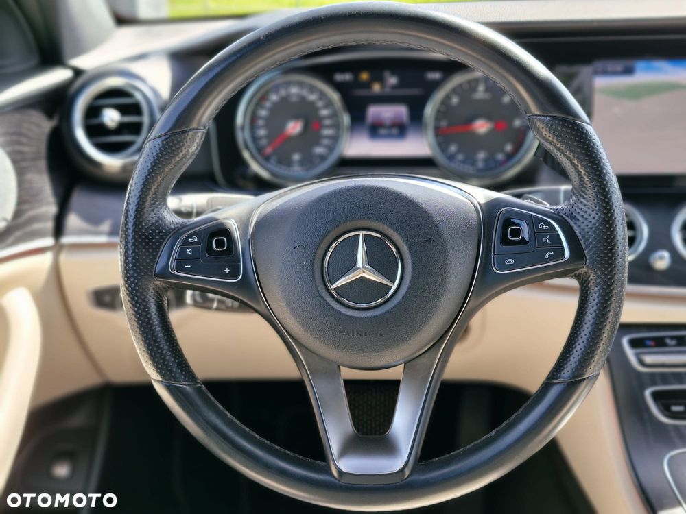Mercedes-Benz Klasa E 220 d 4-Matic 9G-TRONIC - 20