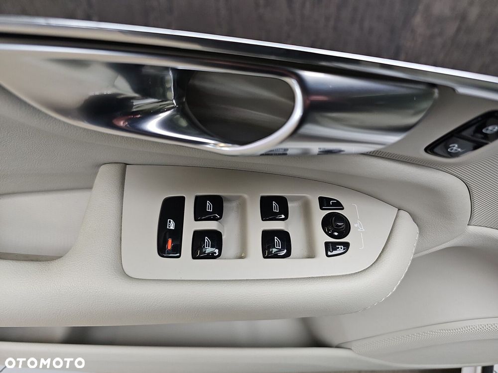 Volvo XC 90 T8 AWD Plug-In Hybrid Inscription 7os - 13