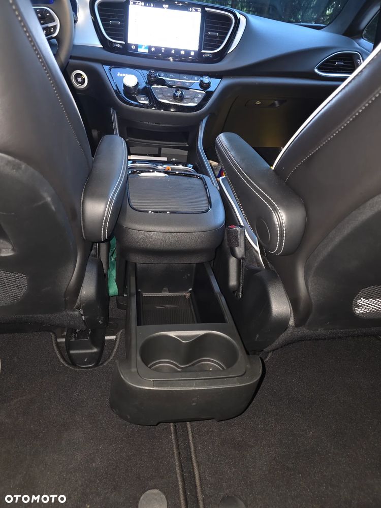Chrysler Pacifica - 25