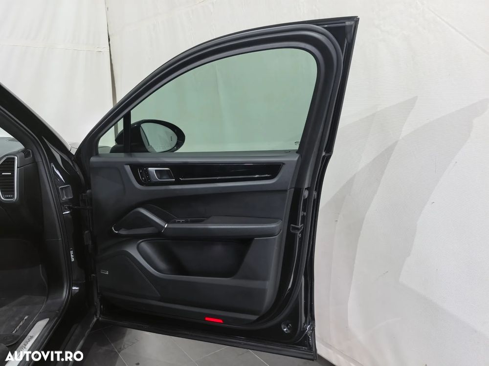 Porsche Cayenne - 34