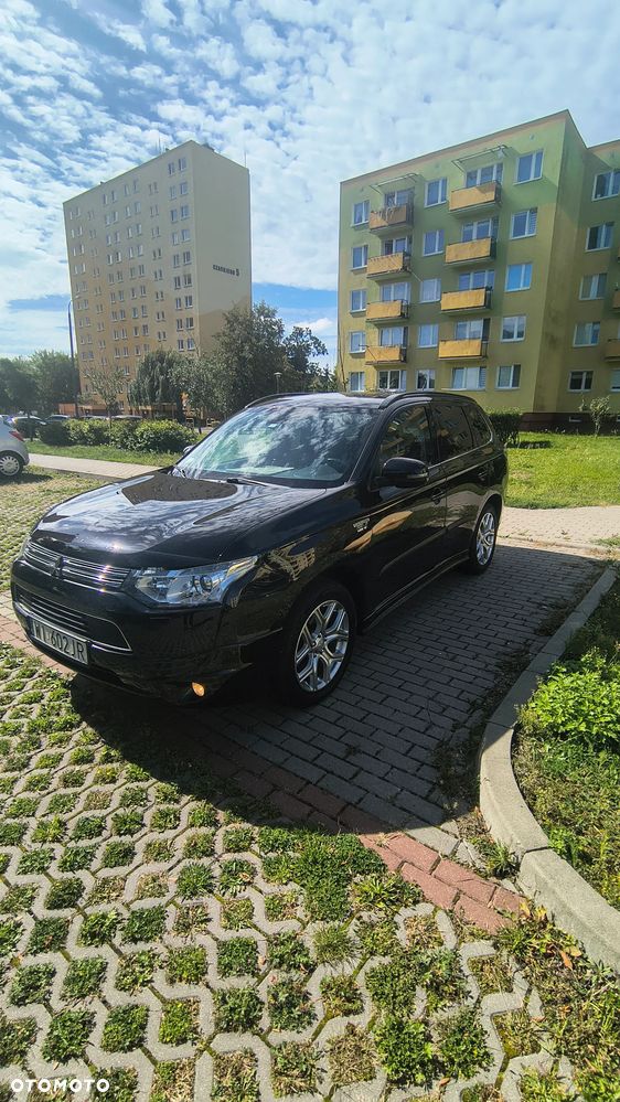 Mitsubishi Outlander Instyle NAVI + - 2