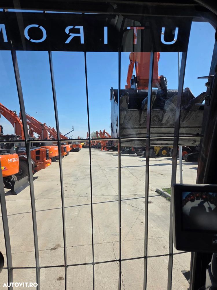 Hitachi ZX250LCN-6, 2020, 9.449h, 27,3t, cupa 1,55mc, Ingust latime 2,99m, camera spate, camere laterale, inst picon, consum mediu 9,8l/h, ridica 13t, motor Isuzu 173CP, 3 pompe hidr HITACHI, 3 camere, produs in JAPONIA, leasing 4 ani-PROMOTIE 68.900 EUR+tva - 9