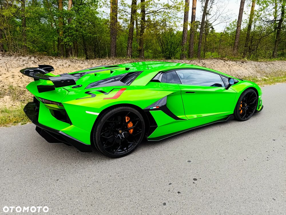 Lamborghini Aventador - 4
