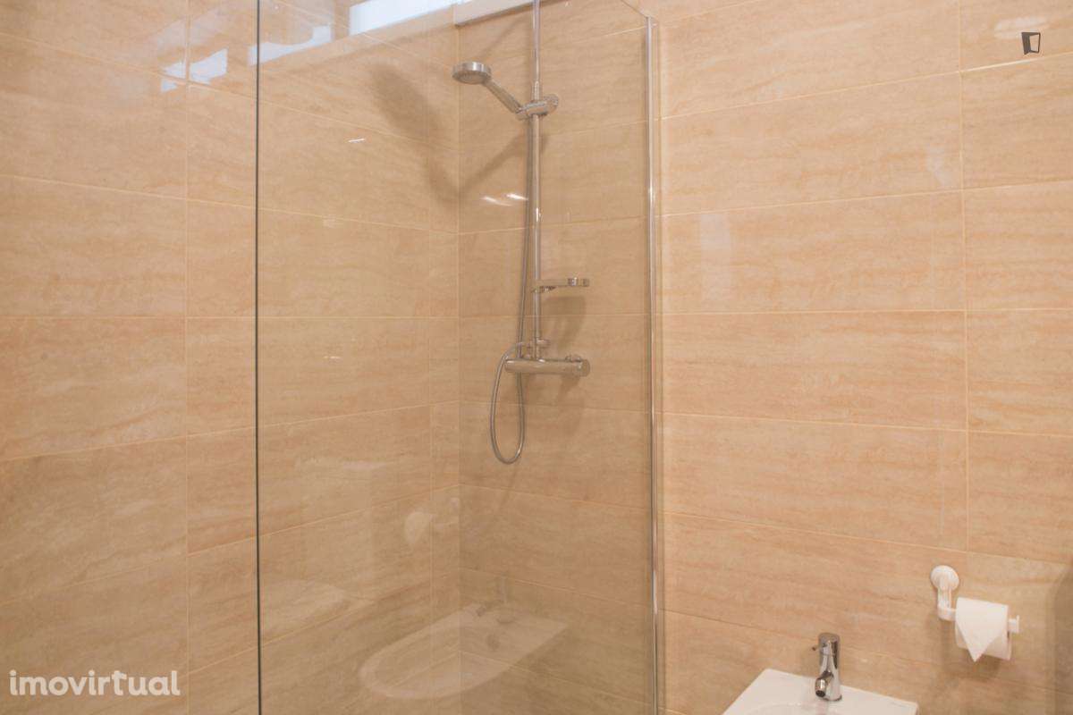 Quarto - localizado em Matosinhos Porto - Grande imagem: 4/22