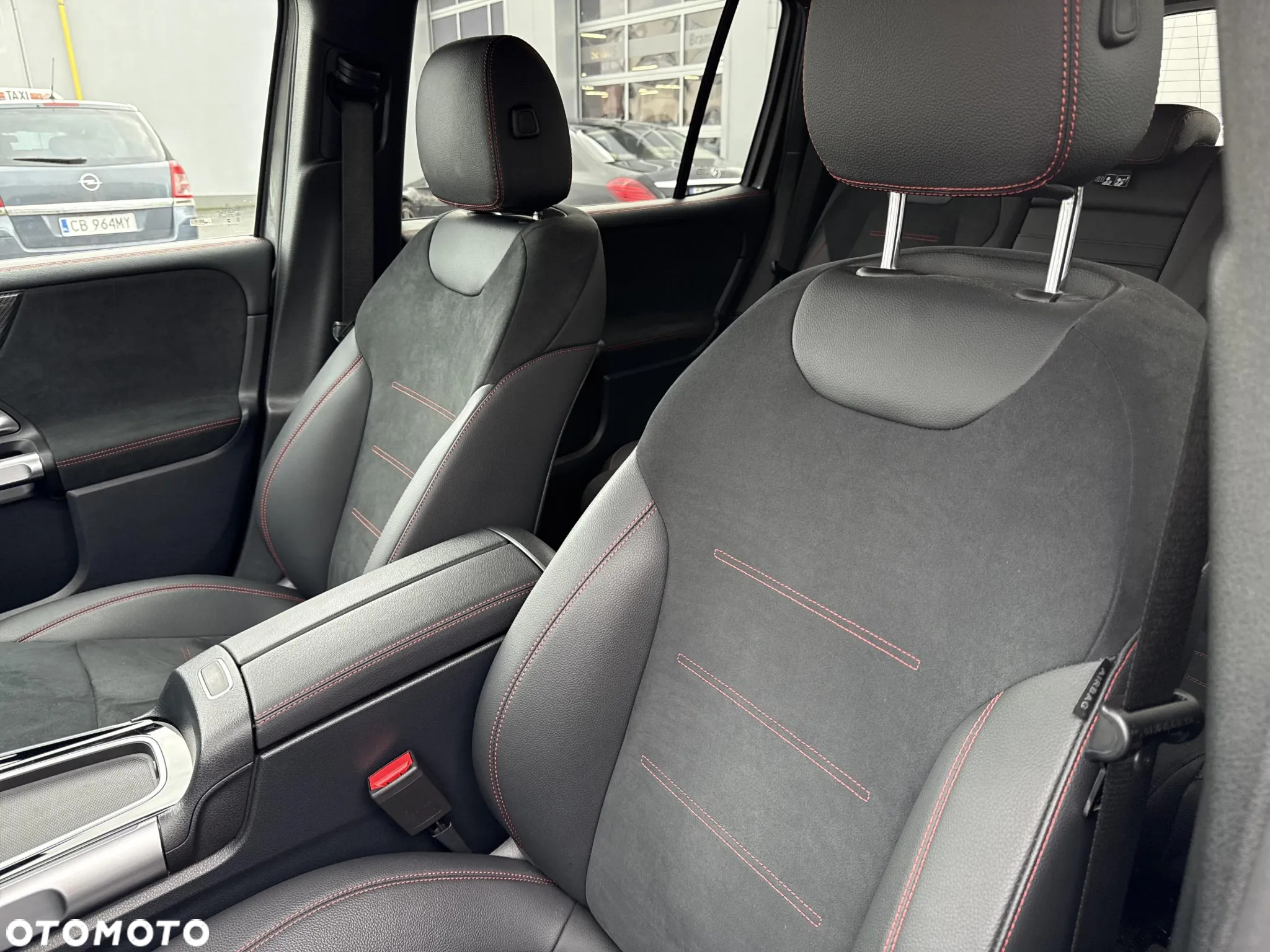 Mercedes-Benz GLB 200 7G-DCT AMG Line - 11