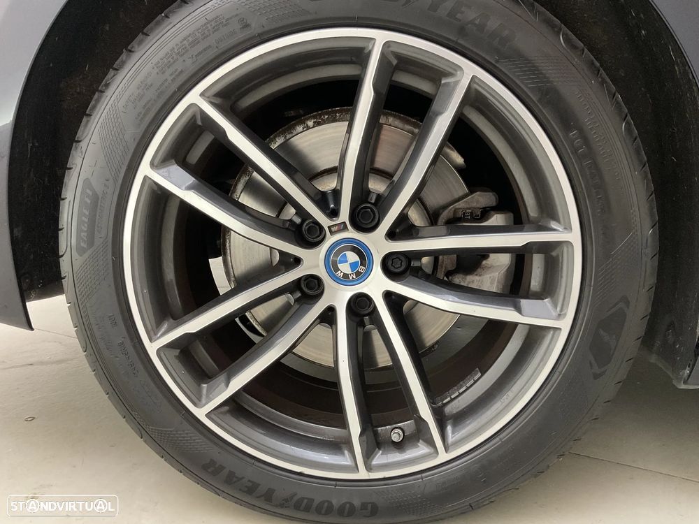 BMW 530 e Pack Desportivo M — fotografia 15