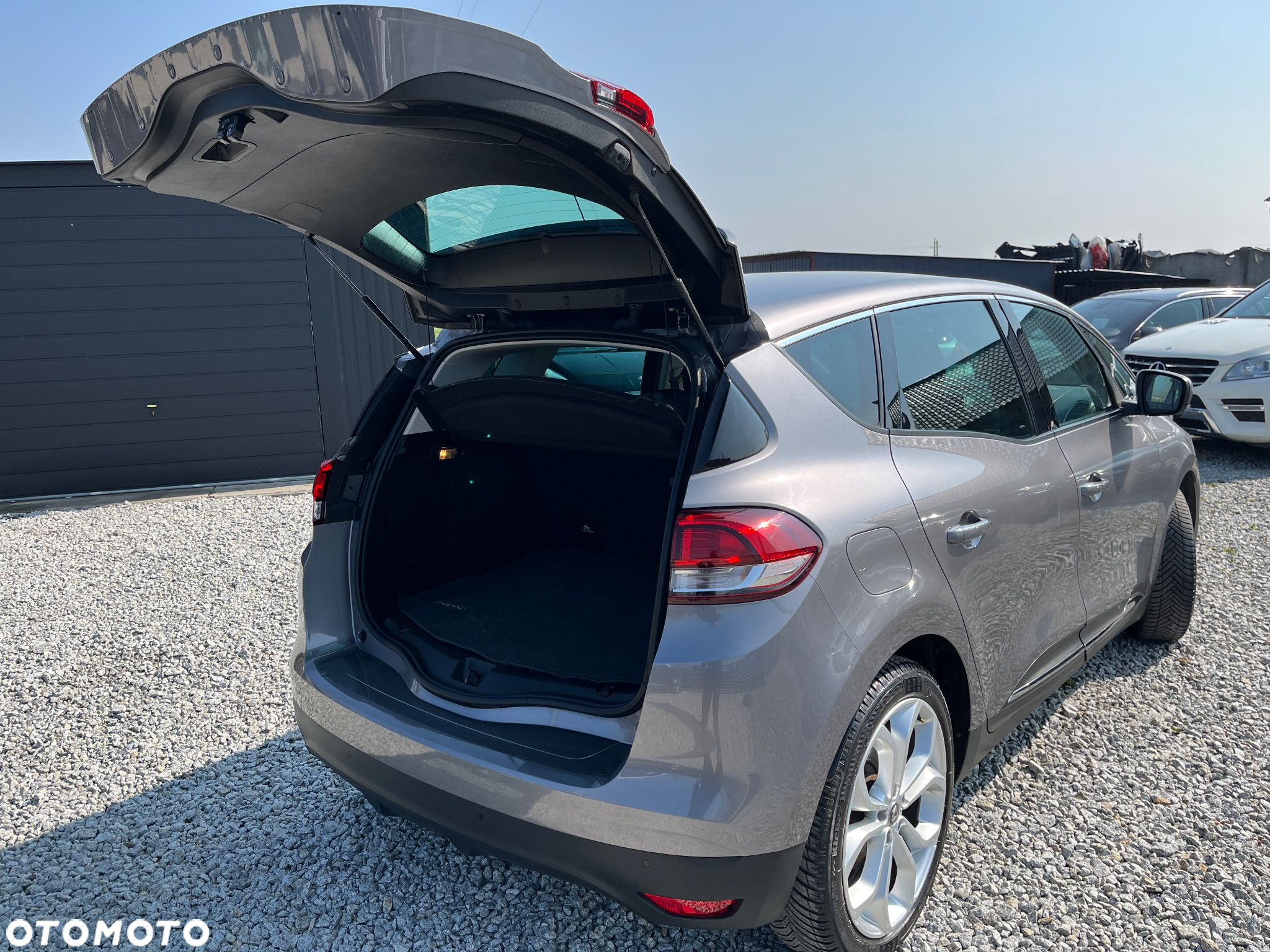 Renault Scenic BLUE dCi 120 EDC BUSINESS EDITION - 25