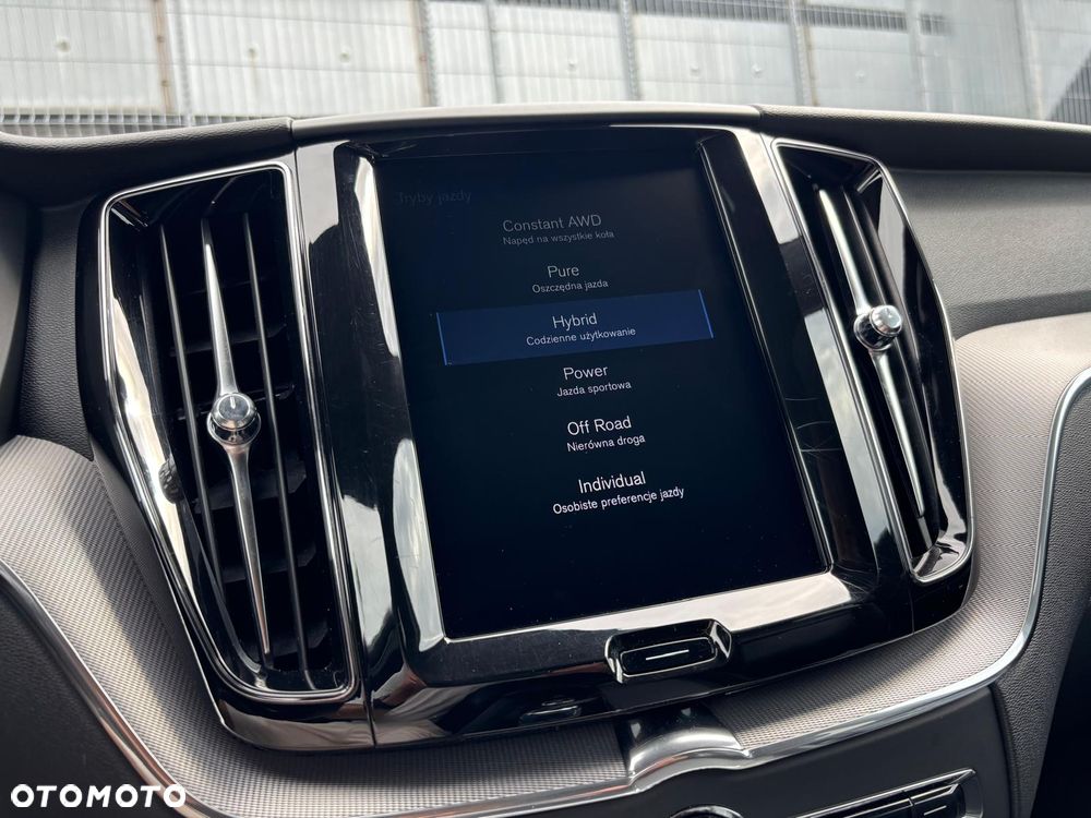 Volvo XC 60 T8 AWD Plug-In Hybrid R-Design - 30