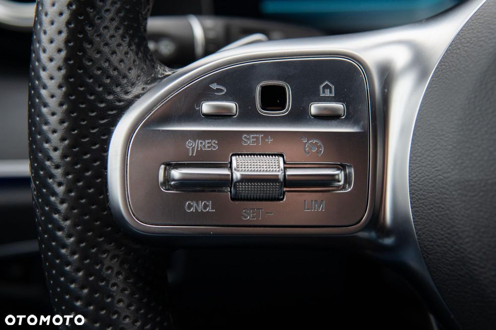 Mercedes-Benz Klasa E 220 d 4Matic 9G-TRONIC AMG Line - 29