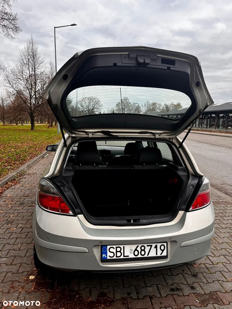 Opel Astra 1.6 Turbo Edition - 10