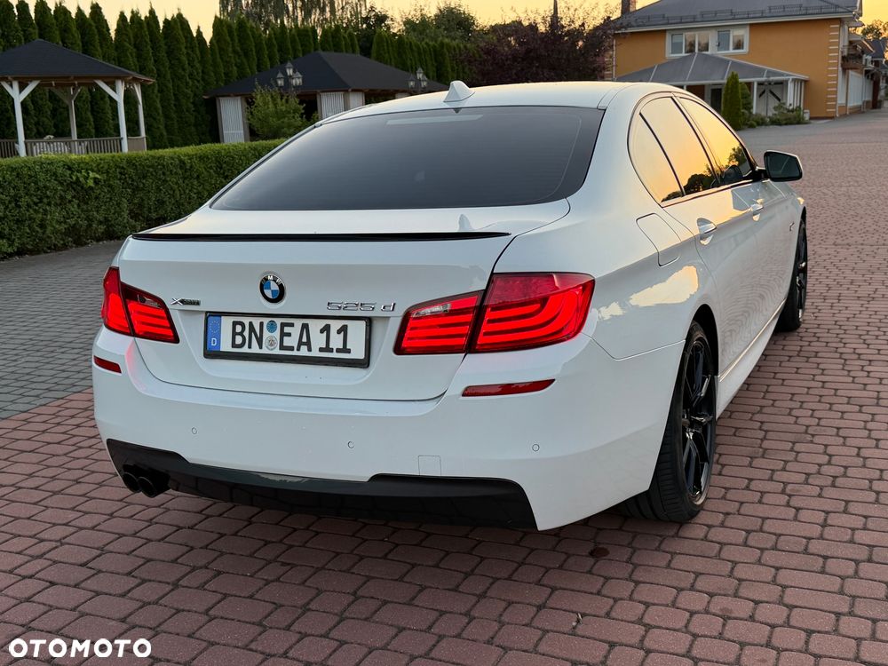 BMW Seria 5 525d xDrive - 11