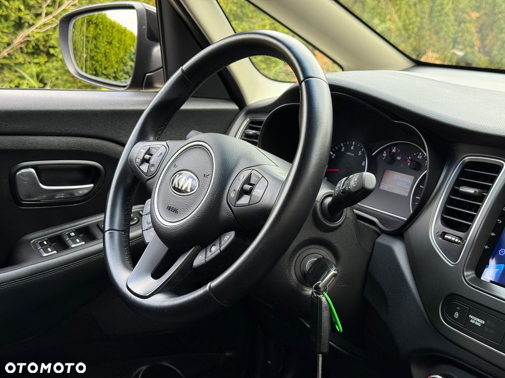 Kia Carens 1.6 GDI Dream Team Edition - 9