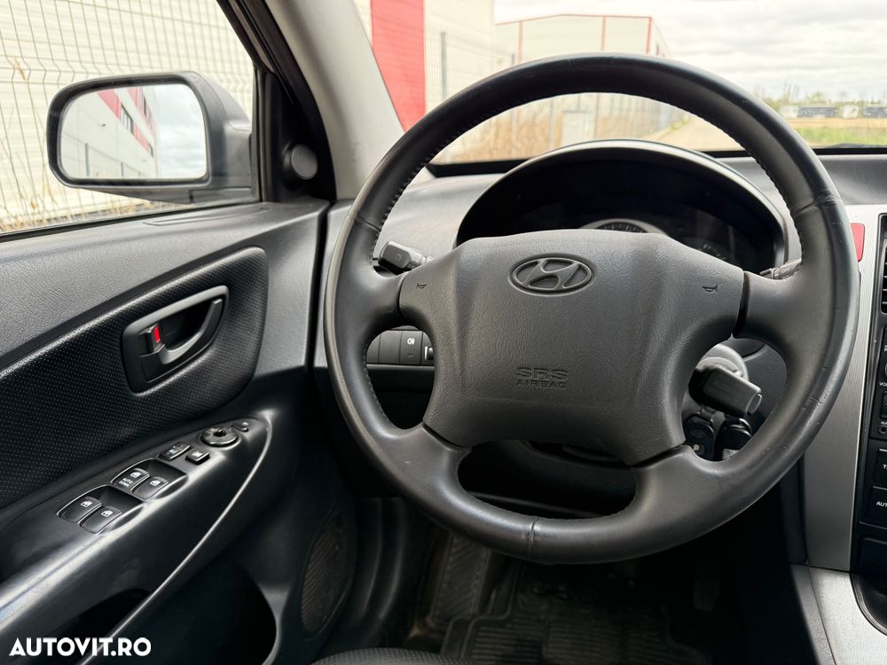 Hyundai Tucson 2.0 CRDI VGT GLS 2WD MT STYLE - 11