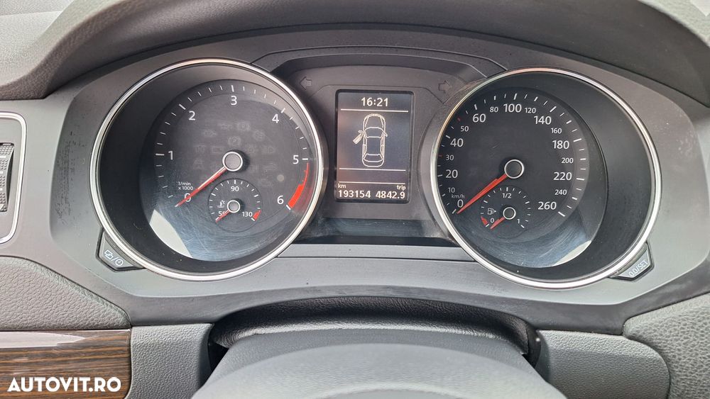 Volkswagen Jetta 2.0 TDI Comfortline - 15