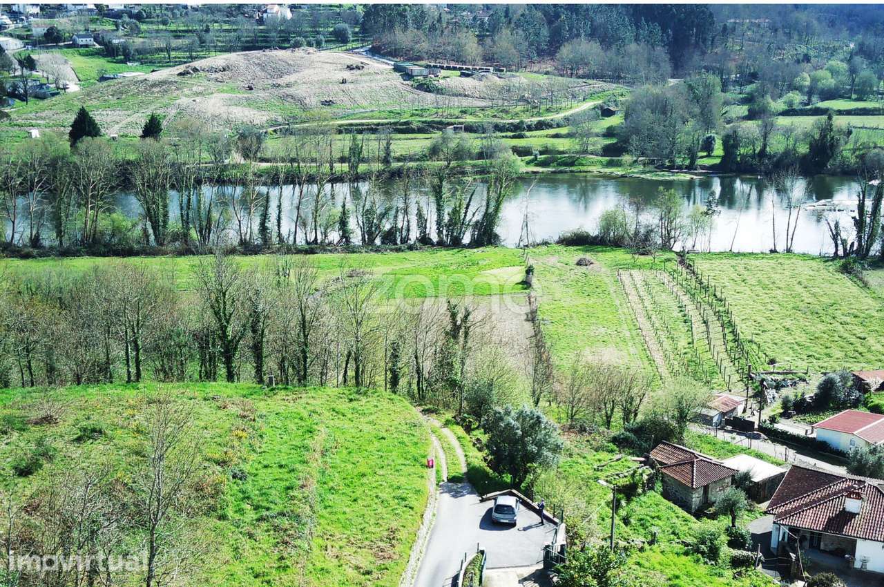 Lote com 1300m2 com projeto aprovado para moradia individual - Grande imagem: 2/14