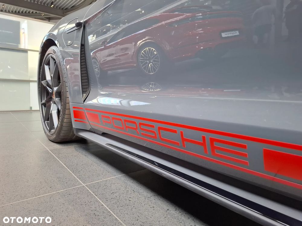Porsche Taycan GTS - 12