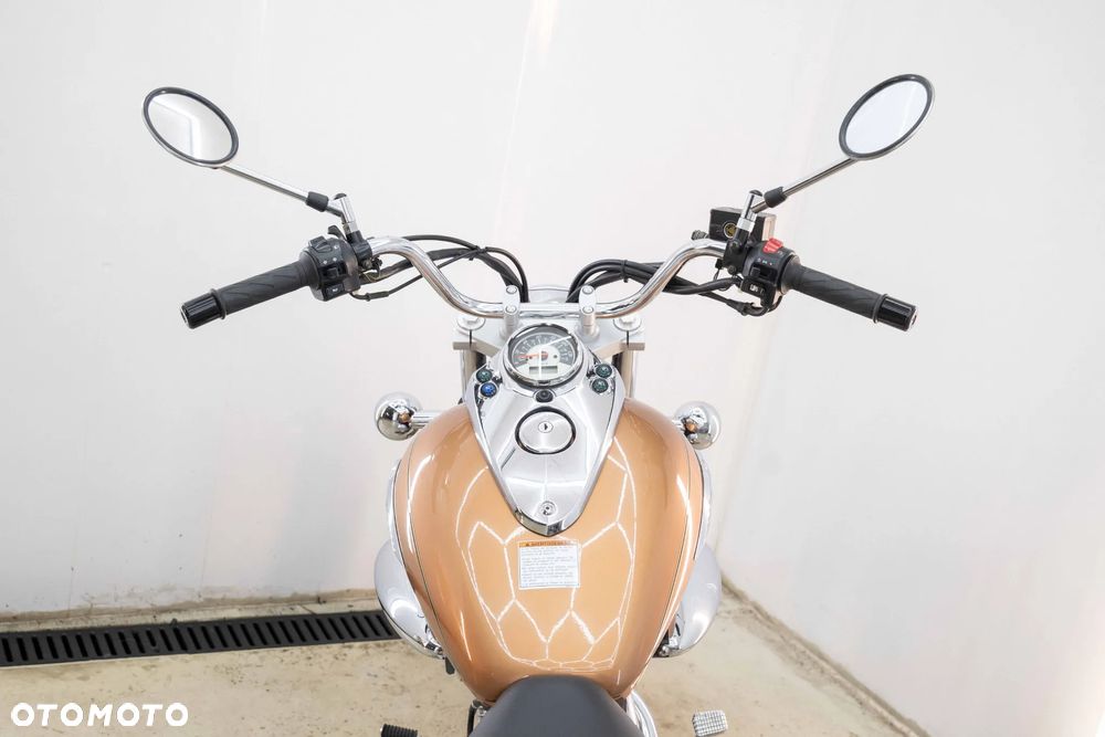Suzuki Intruder - 23