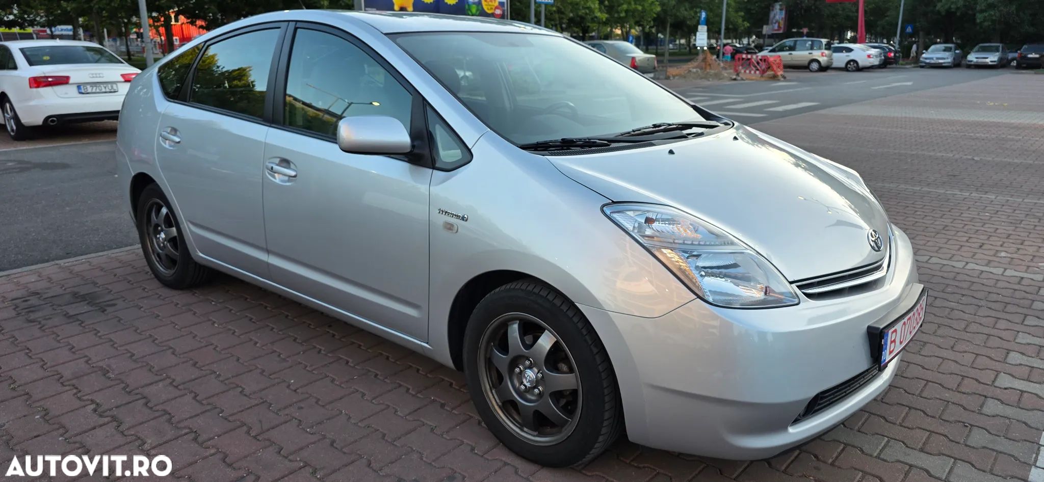 Toyota Prius (Hybrid) - 1