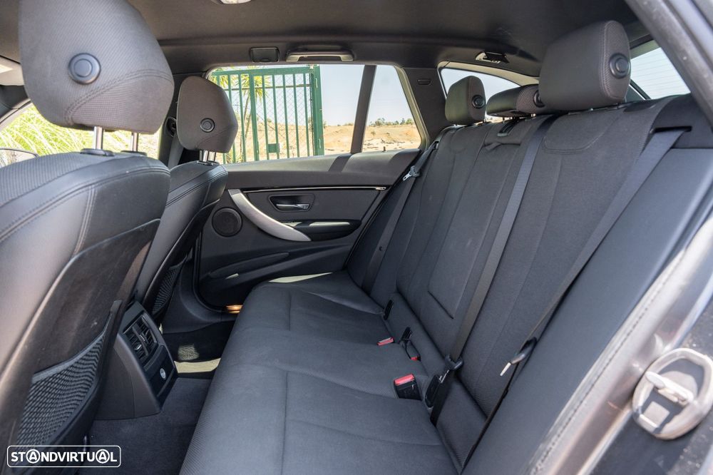 BMW 320 d Touring Line Luxury Auto - 23