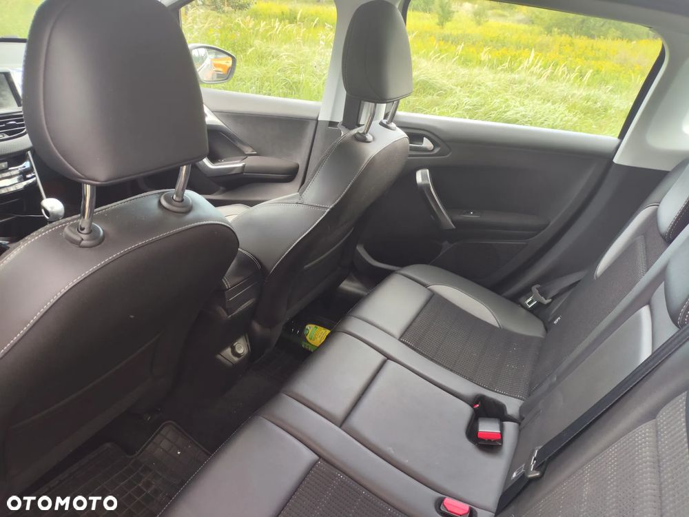 Peugeot 2008 1.5 BlueHDi Allure S&S - 9